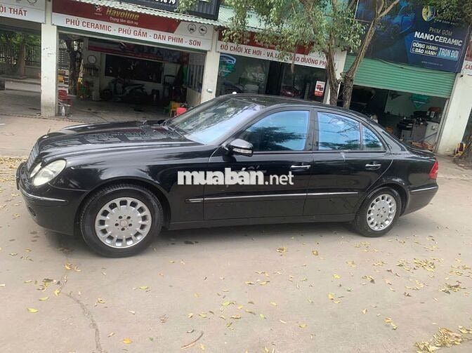 Mercedes-Benz E240 2004 Đen
