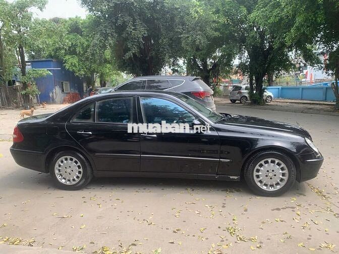 Mercedes-Benz E240 2004 Đen