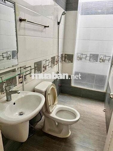 Cho Thuê Nhà Hẻm Xe Tải DT 5x15 1Trệt 2Lầu 3Pn 4Wc Sân Ôtô Sân Thượng