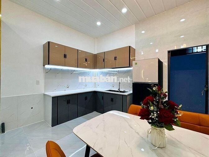 Bán Nhà Phố 60m2, 3 lầu, SHR, HXH 8m, 6 tỷ 2 còn thương lượng !!!