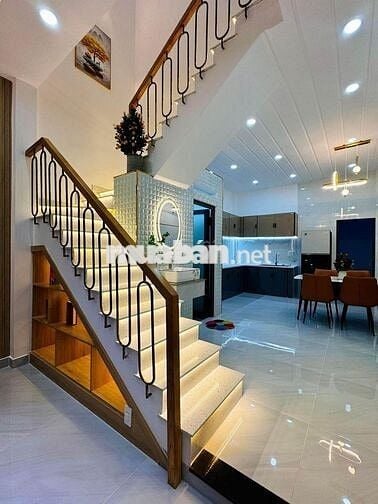Bán Nhà Phố 60m2, 3 lầu, SHR, HXH 8m, 6 tỷ 2 còn thương lượng !!!