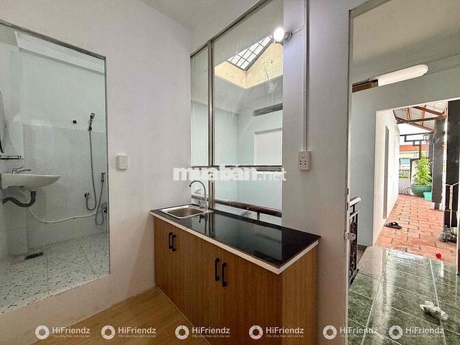 CHO THUÊ CHDV 1PN TÁCH BẾP CÓ BANCOL GIÁ RẺ NHÀ MỚI GẦN AEON MALL TP