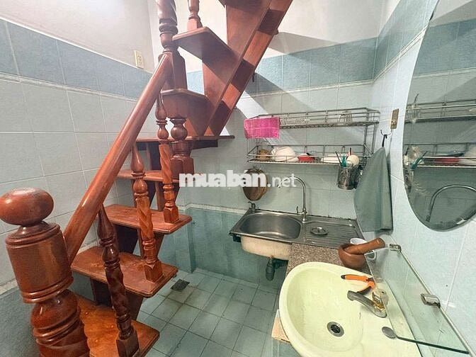 Tháng
🔥 Nhà  – 1 Trệt 1 Lầu, 2PN 2WC, Hẻm Xe Hơi, Giá 8 Triệu