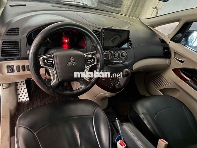 Mitsubishi Grandis 7 chỗ Số tự động Bạc