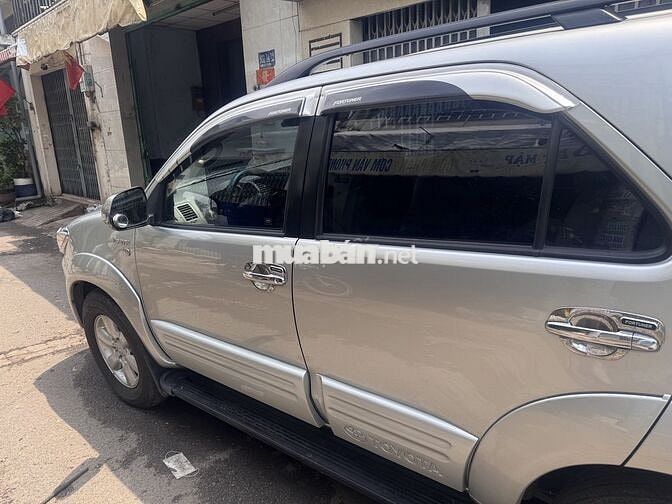Toyota Fortuner 2011 Bạc 140.000 km