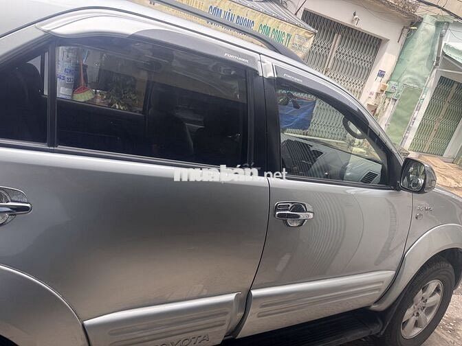 Toyota Fortuner 2011 Bạc 140.000 km