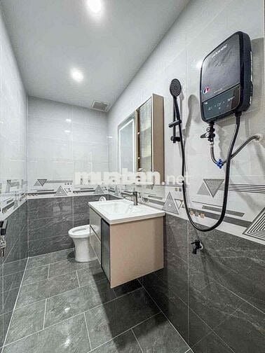 NHÀ ĐẸP FULL NỘI THẤT HẺM 387 TRẦN NAM PHÚ,GẦN BV ĐHYD CẦN THƠ