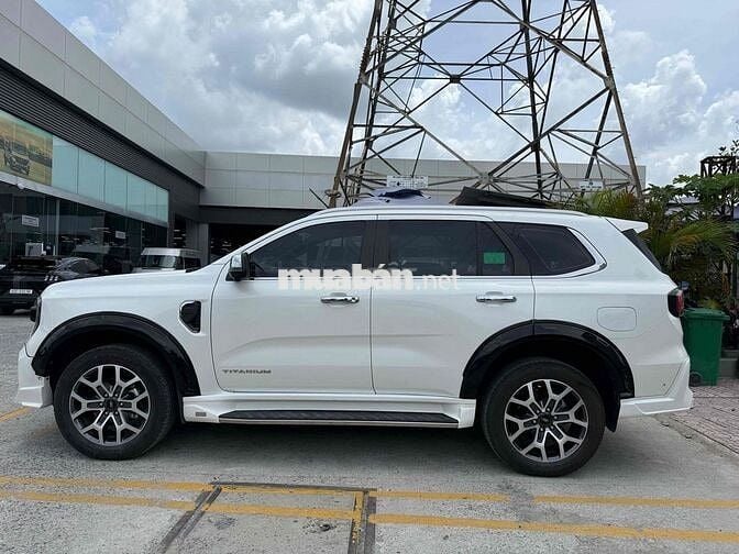 Ford Everest BiTurbo Victor 2024 Trắng 32.000 km