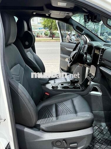 Ford Everest BiTurbo Victor 2024 Trắng 32.000 km