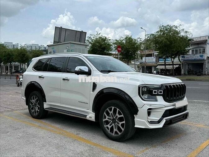 Ford Everest BiTurbo Victor 2024 Trắng 32.000 km