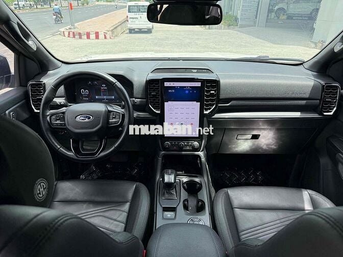 Ford Everest BiTurbo Victor 2024 Trắng 32.000 km