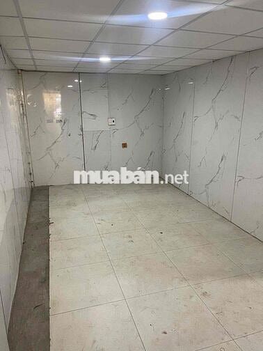 Cho thuê nhà MT Hẽm xe tải Phạm Hùng.  Dt 5x35. Giá 17triệu.  Có điện