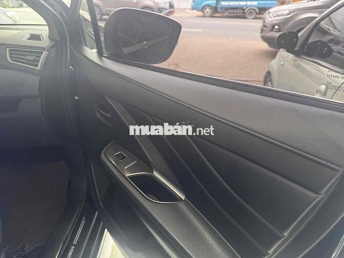 Mitsubishi Xpander 7 chỗ Xăng màu Đen