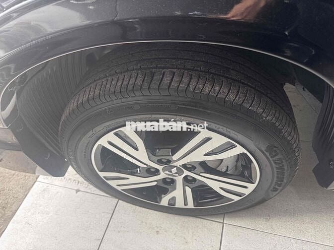 Mitsubishi Xpander 7 chỗ Xăng màu Đen