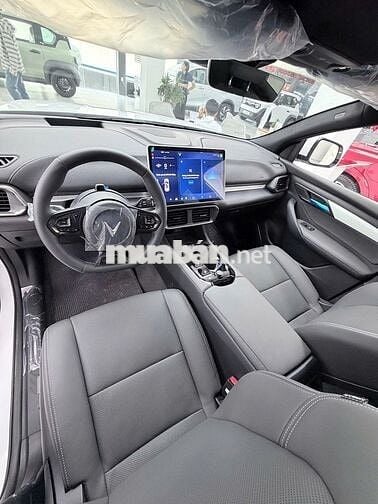VinFast VF 8 SUV điện Trắng