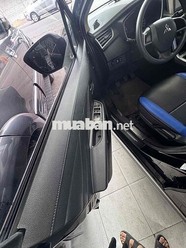 Mitsubishi Xpander 7 chỗ Xăng màu Đen