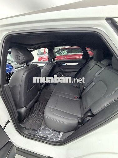 VinFast VF 8 SUV điện Trắng