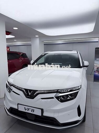 VinFast VF 8 SUV điện Trắng