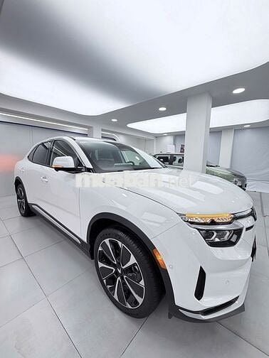 VinFast VF 8 SUV điện Trắng