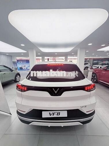 VinFast VF 8 SUV điện Trắng