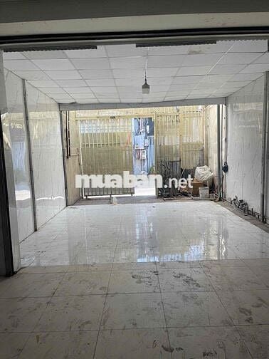 Cho thuê nhà MT Hẽm xe tải Phạm Hùng.  Dt 5x35. Giá 17triệu.  Có điện