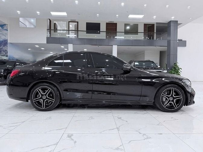 Bán Mercedes C300 AMG sản xuất 2019. xe 1 chủ đi ít, biển Hà Nội.