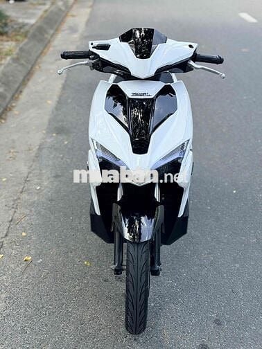 Honda Air Blade Trắng mâm crom siêu đẹp có bán góp