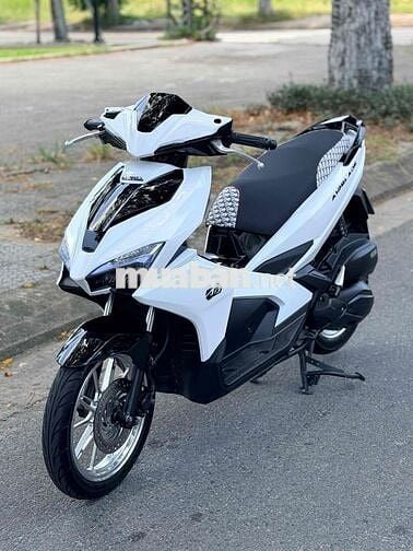 Honda Air Blade Trắng mâm crom siêu đẹp có bán góp