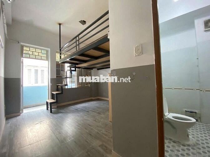 (HOT) CHỈ CÒN 1 PHÒNG TRỐNG CÓ GÁC NGAY CÔNG VIÊN LÀNG HOA