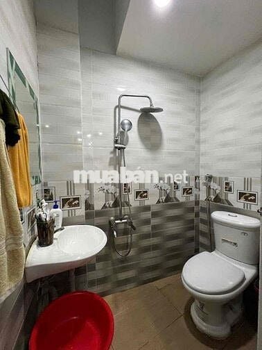 Nhà bán chính chủ 737/91B Lạc Long Quân, 30m2, 3 tầng,hhmg 1%.