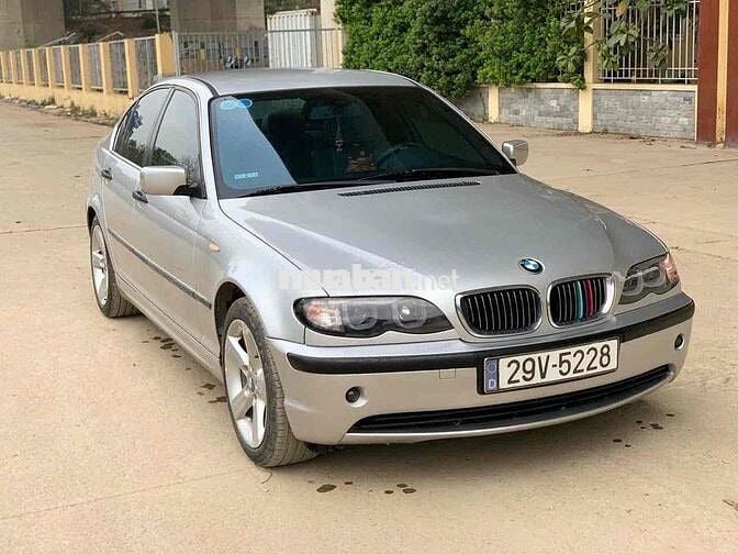 BMW 318i Bạc 5 chỗ Xăng