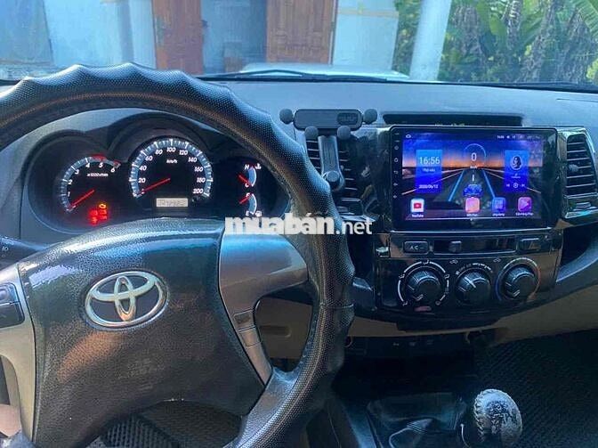 Toyota Fortuner 2016 Bạc 7 chỗ Diesel