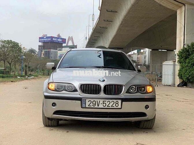 BMW 318i Bạc 5 chỗ Xăng