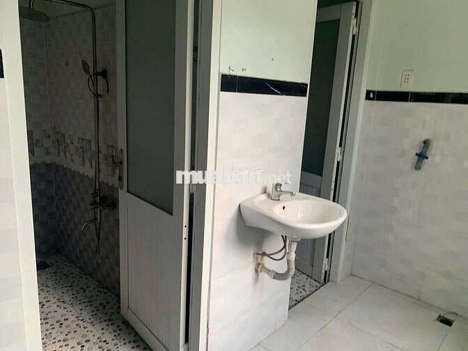 CHO THUÊ NHÀ 10×30 - BÀ ĐIỂM- HÓC MÔN 
GIÁ: 12 TRIỆU.