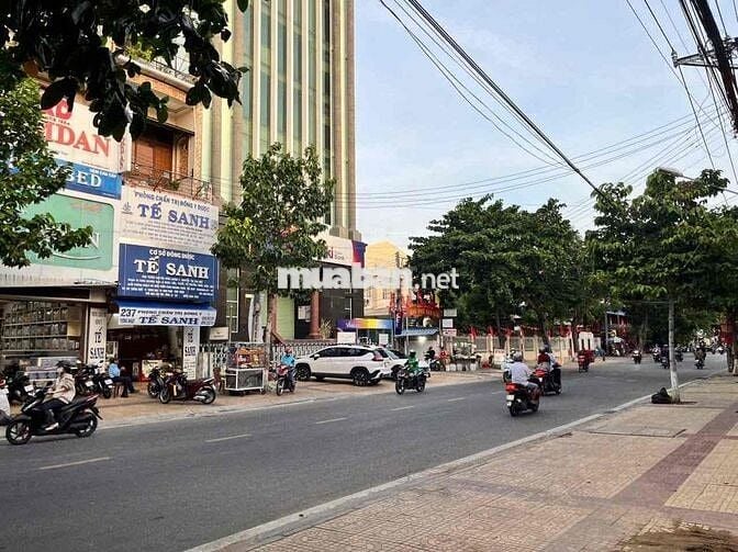 Bán Nhà Mặt Tiền Thống Nhất Đoạn Nhà Hàng Song Hưng  🗺️Diện tích : 102m