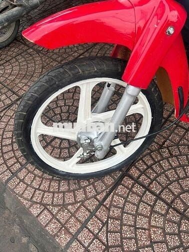 Xe máy màu Đỏ, Trắng