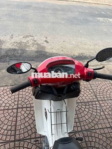Xe máy màu Đỏ, Trắng