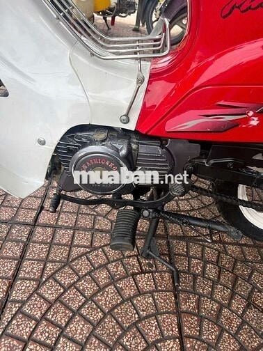 Xe máy màu Đỏ, Trắng