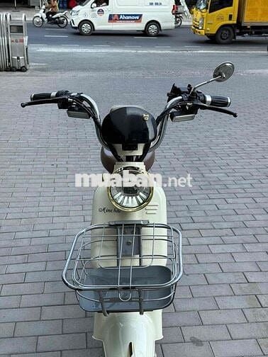 Xe điện mini Mina bike Trắng kem 4 bình
