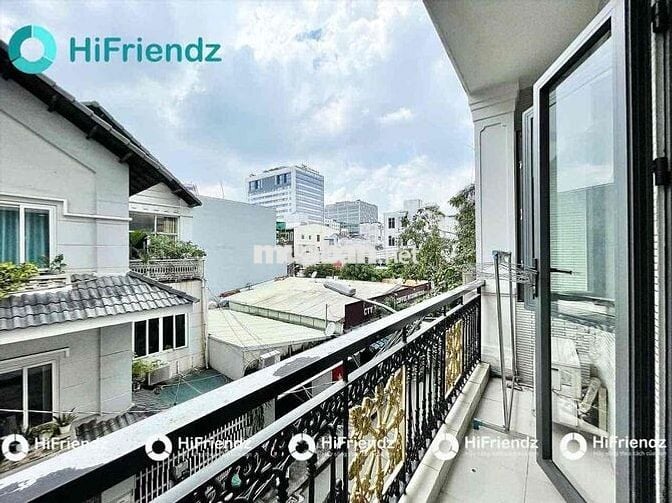 STUDIO BAN CÔNG RỘNG 40M² – THÂN NHÂN TRUNG, K300 / T3