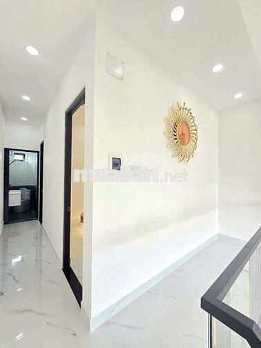 Nhà đẹp tuyệt vời đường trước nhà 6 m gần quận 4
