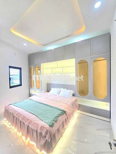 Nhà đẹp tuyệt vời đường trước nhà 6 m gần quận 4