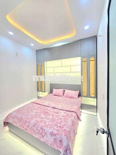 Nhà đẹp tuyệt vời đường trước nhà 6 m gần quận 4
