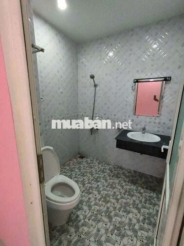 cuối tháng 6 trống phòng lầu 1 