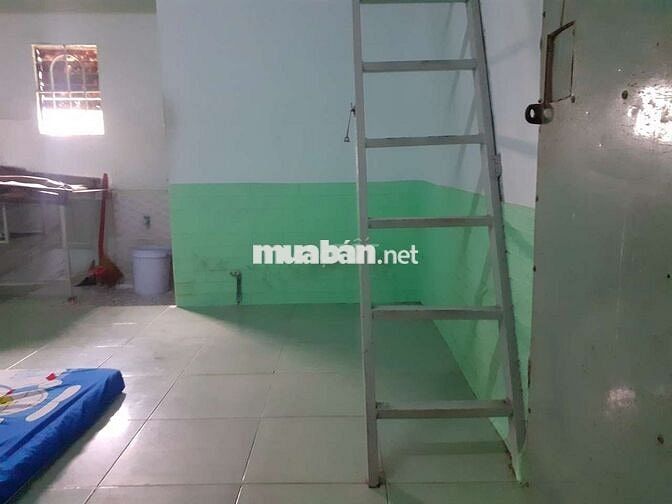 Phòng trọ 16m2 có gác lửng,đường Nguyễn Văn Quá gần nh Đông Phương