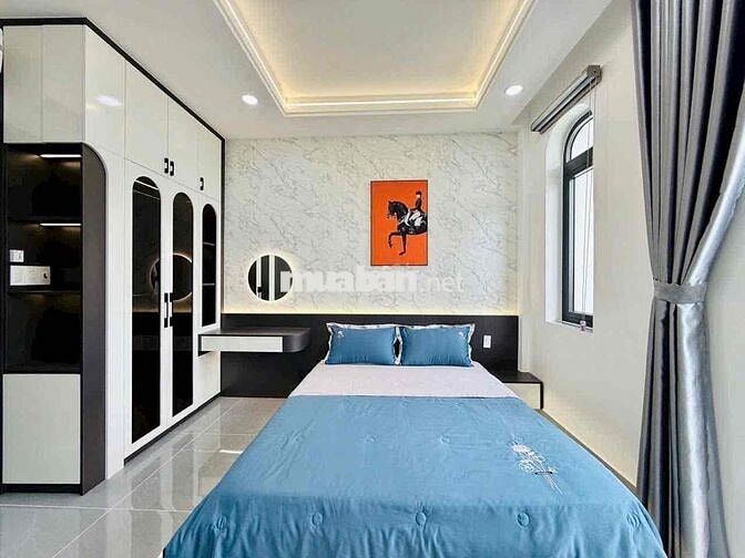Nhà 5 tầng mới xây gần ngã tư ga, có sân ô tô, 4PN và phòng thờ