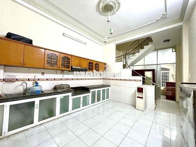 Giá thấp hơn thị trường chỉ 100TR/M Bình Thạnh cách Mặt Tiền vài bước