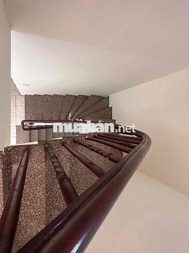 Nhà Mặt Tiền KD - 3 Tầng - 4 Phòng Ngủ - Ngay Chợ Đông Quang - xe Hơi