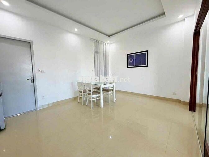 CĂN HỘ 1 PHÒNG NGỦ BAN CÔNG RỘNG