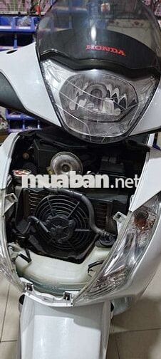 Honda SH Ý Trắng Xăng